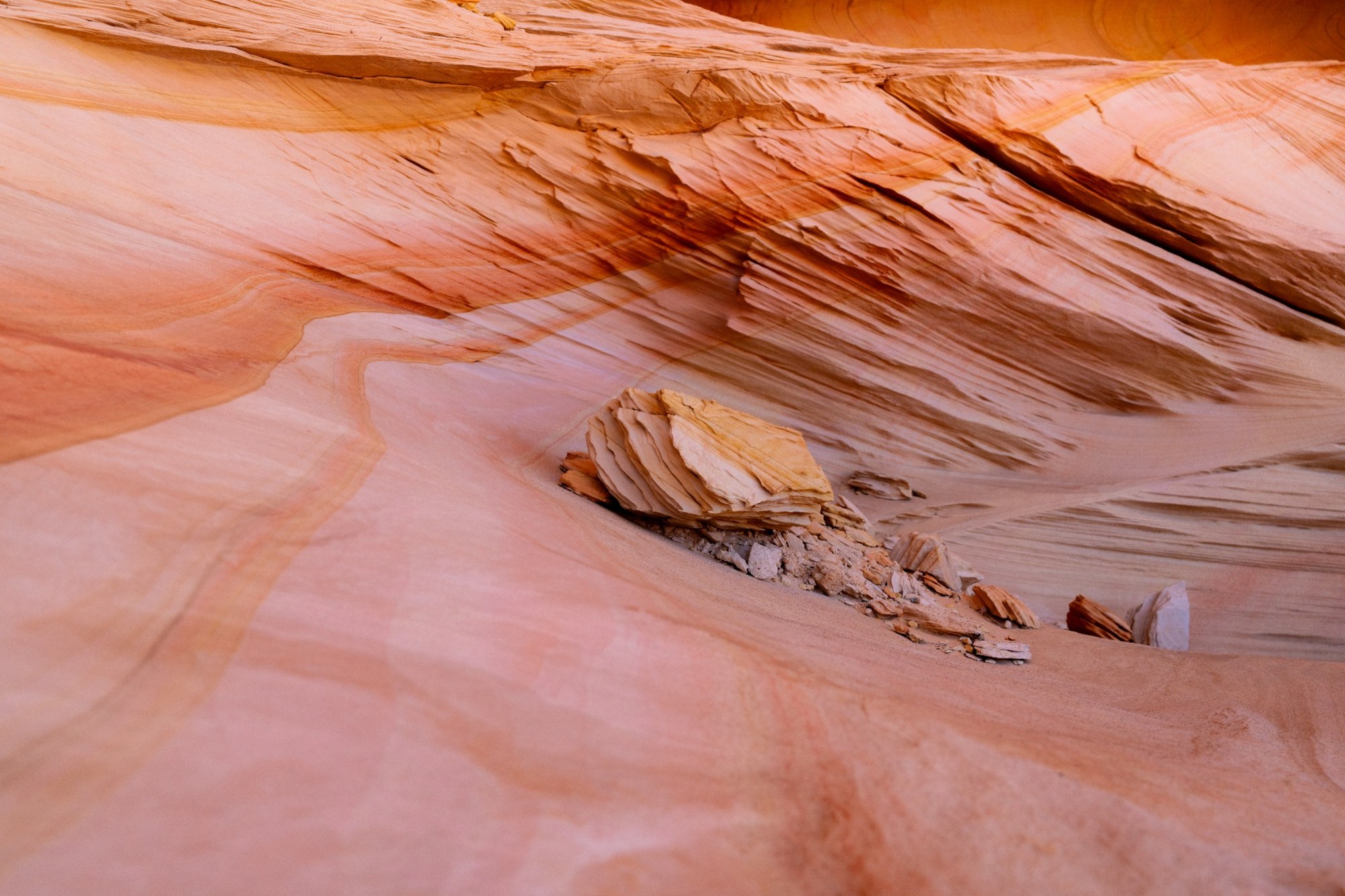 Sweeping pink and orange sandstone curves
